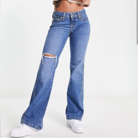 Levis Classic Blue Jeans - Picture 3 of 7